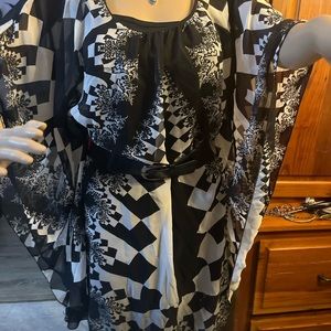 Bisou Bisou Belt dressy blouse with flowing sleeves . Very cute with Boots.